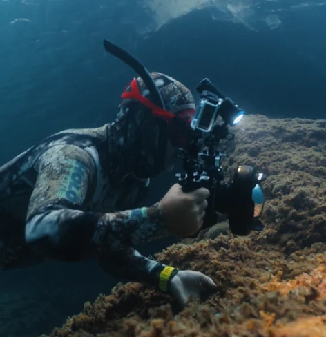 Karim Saari - Photographe sous-marin en action à Marseille